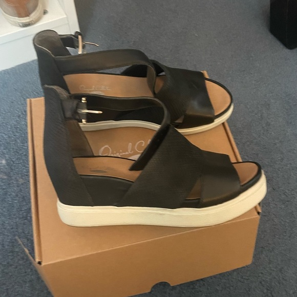 Sandals - Picture 2 of 4